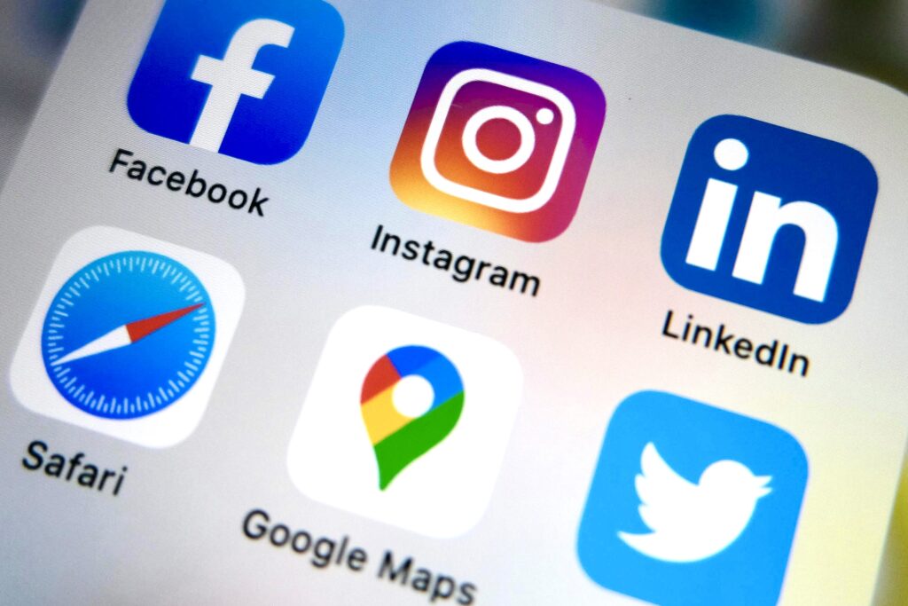 アプリ Google Maps Instagram Safari